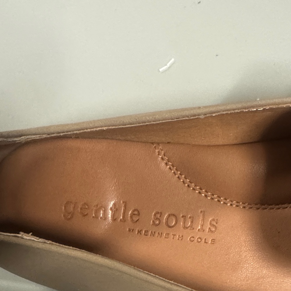 Gentle Souls Eugene Ribbon Bow by Kenneth Cole Women's light tan Loafers with - Picture 2 of 8